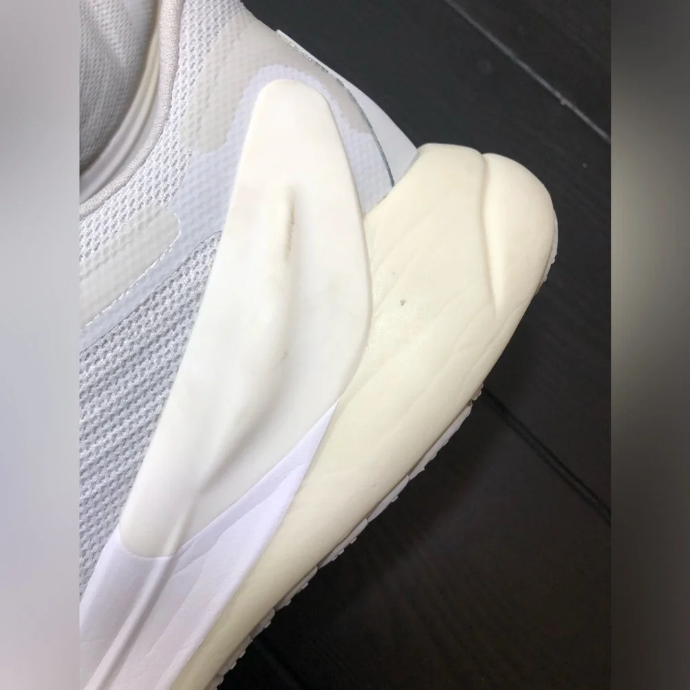 Lululemon Blissfeel 2 Womens Running Shoe silver white size 11